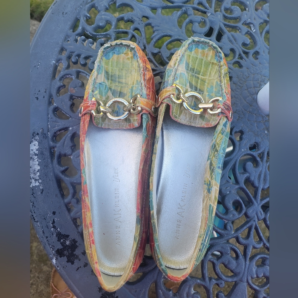 Any KleinWomen's embossed leather floral pattern , moccasin loafers, 7